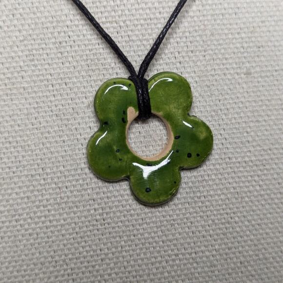 Green Ceramic Flower Pendant Choker Necklace Handmade Boho Hippie Whimsical Y2K - Picture 4 of 4